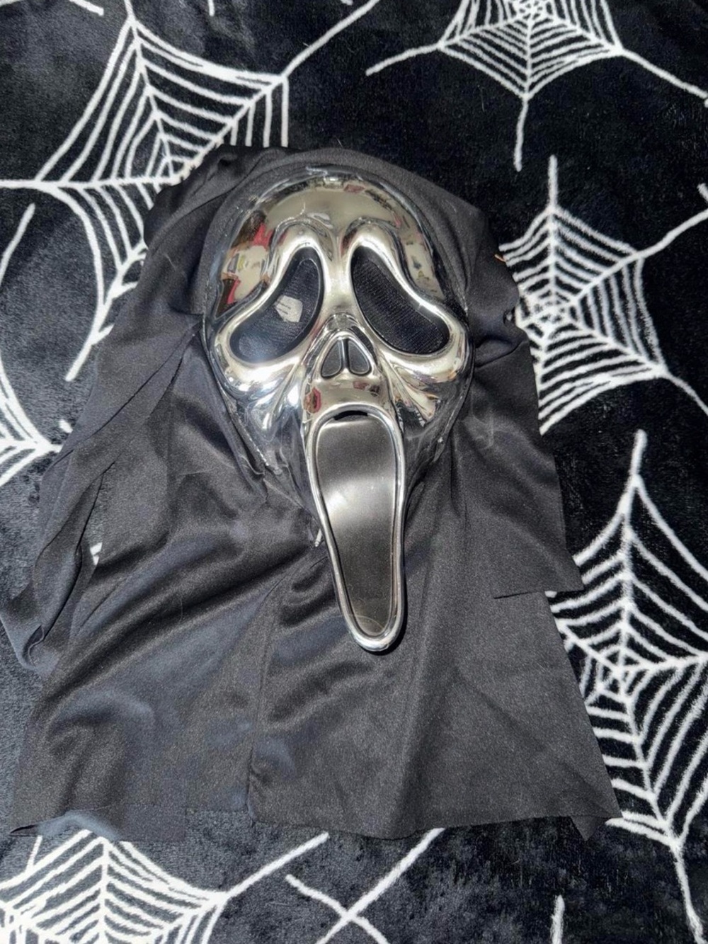 Classic Scream Ghost Mask Costume - Black and Silver